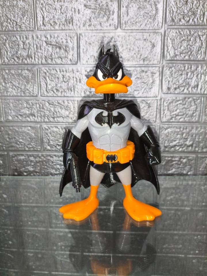 Figure de mashup entre Patolino e Batman